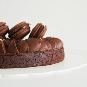KitKat Crunch Cake